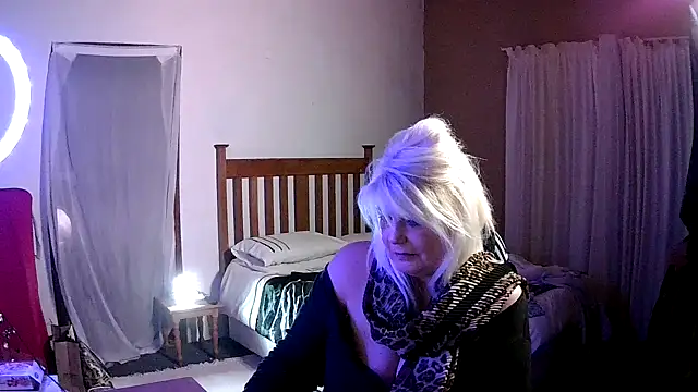 Snapshot of Miahotmilf chatting on 01-12-26, 08:03 Miahotmilf online show from 01-12-26, 08:03