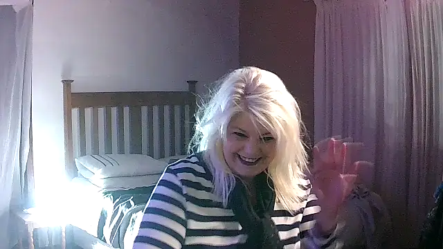 Snapshot of Miahotmilf chatting on 01-16-26, 07:40 Miahotmilf online show from 01-16-26, 07:40