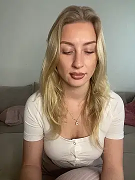 belle98 online show from 12-18-25, 01:17