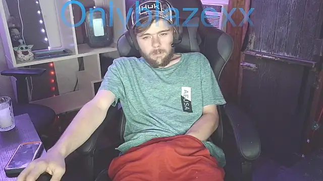 Snapshot of OnlyBlazexx chatting on 01-14-26, 02:39 OnlyBlazexx online show from 01-14-26, 02:39