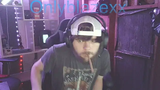 Snapshot of OnlyBlazexx chatting on 01-15-26, 03:11 OnlyBlazexx online show from 01-15-26, 03:11