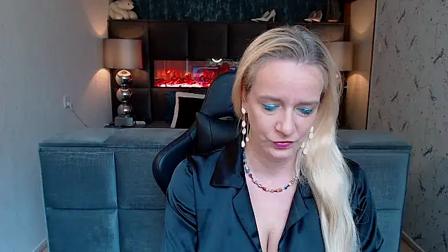 Snapshot of Wendysexyx chatting on 09-27-25, 09:25 Wendysexyx online show from 09-27-25, 09:25