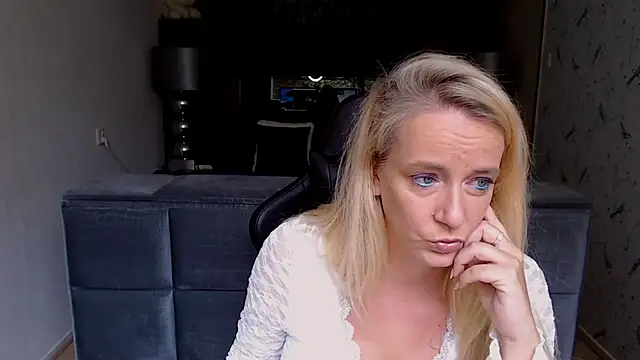 Snapshot of Wendysexyx chatting on 10-06-25, 10:34 Wendysexyx online show from 10-06-25, 10:34