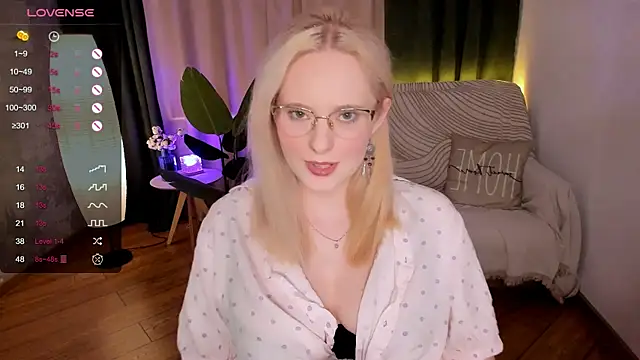 Aemilia  online show from 02-16-25, 09:04