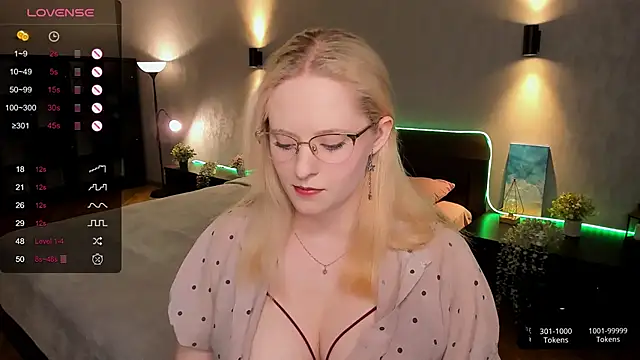 Aemilia  online show from 03-10-25, 08:48