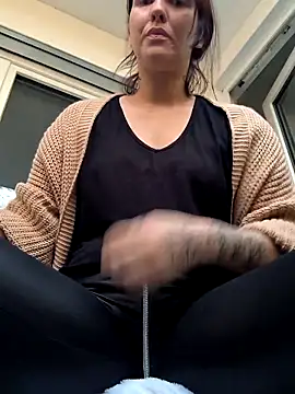 Linalicious online show from 11-06-25, 02:18