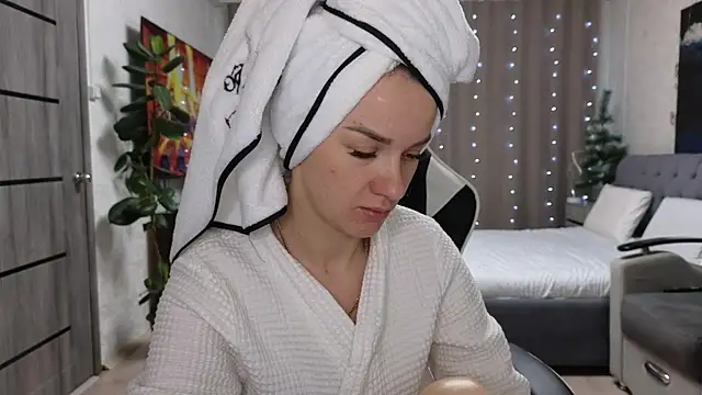 Snapshot of Strip-Lady chatting on 12-19-25, 06:20 Strip-Lady online show from 12-19-25, 06:20