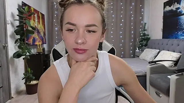 Snapshot of Strip-Lady chatting on 12-21-25, 05:25 Strip-Lady online show from 12-21-25, 05:25