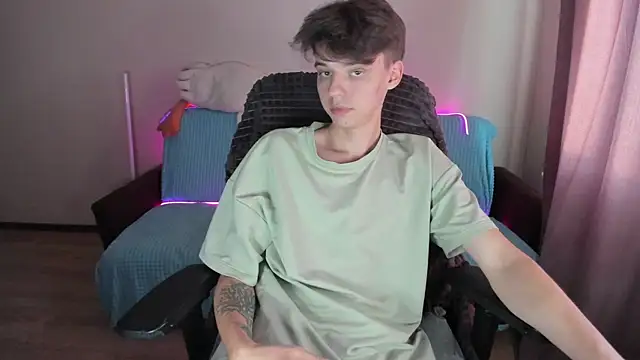 Liam sexy1 online show from 09-25-25, 02:54