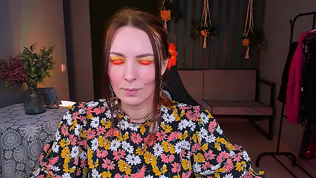 Snapshot of VandaRossi chatting on 02-20-25, 12:25 VandaRossi online show from 02-20-25, 12:25