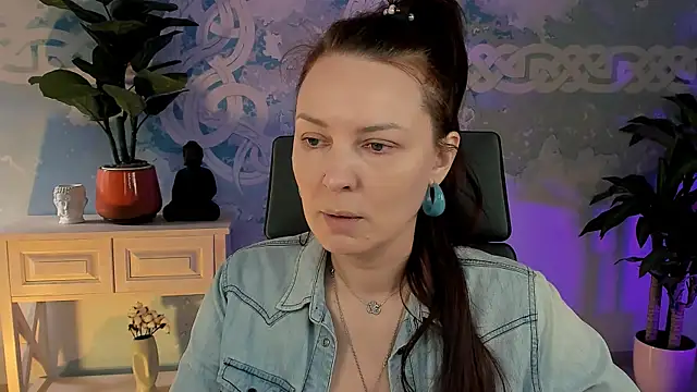 Snapshot of VandaRossi chatting on 09-22-25, 08:16 VandaRossi online show from 09-22-25, 08:16