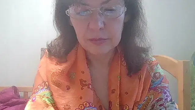 Snapshot of HollyJewel chatting on 05-26-26, 04:14 HollyJewel online show from 05-26-26, 04:14