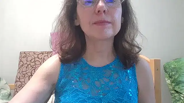 Snapshot of HollyJewel chatting on 06-18-26, 04:22 HollyJewel online show from 06-18-26, 04:22
