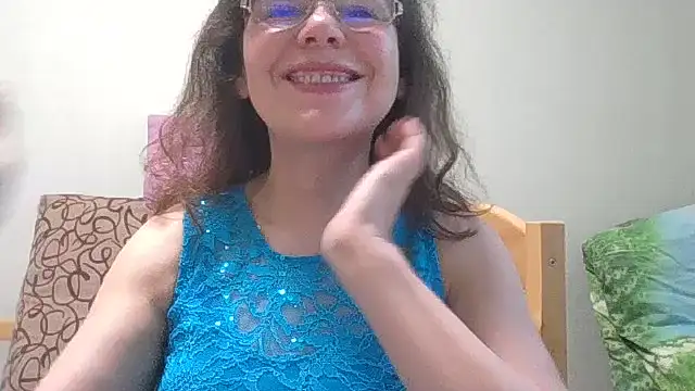 Snapshot of HollyJewel chatting on 06-19-26, 04:22 HollyJewel online show from 06-19-26, 04:22
