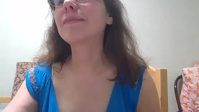 Snapshot of HollyJewel chatting on 06-21-26, 06:32 HollyJewel online show from 06-21-26, 06:32