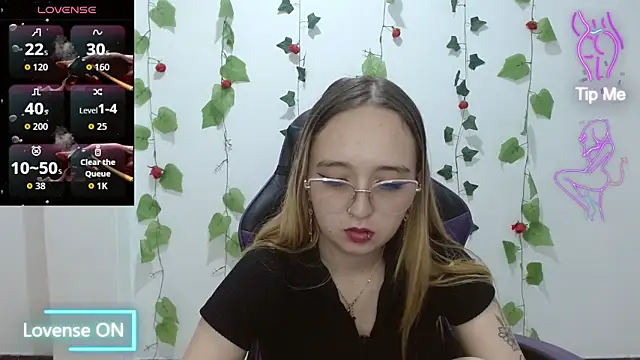 Liaroberts1 online show from 04-29-26, 04:16