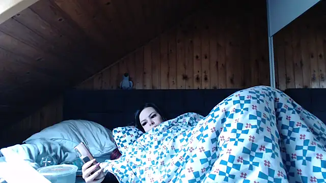 Snapshot of BoeseMoni1998 chatting on 10-20-25, 10:05 BoeseMoni1998 online show from 10-20-25, 10:05