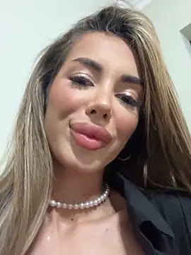 Snapshot of ArianaArianna chatting on 09-11-25, 11:54 ArianaArianna online show from 09-11-25, 11:54