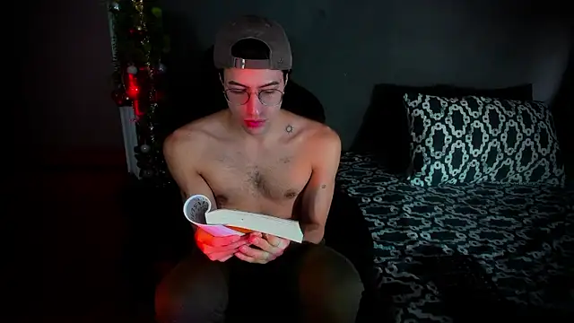 Snapshot of newjeff chatting on 12-19-25, 12:34 newjeff online show from 12-19-25, 12:34