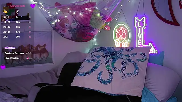 Snapshot of opalreigning chatting on 01-26-25, 11:28 opalreigning online show from 01-26-25, 11:28