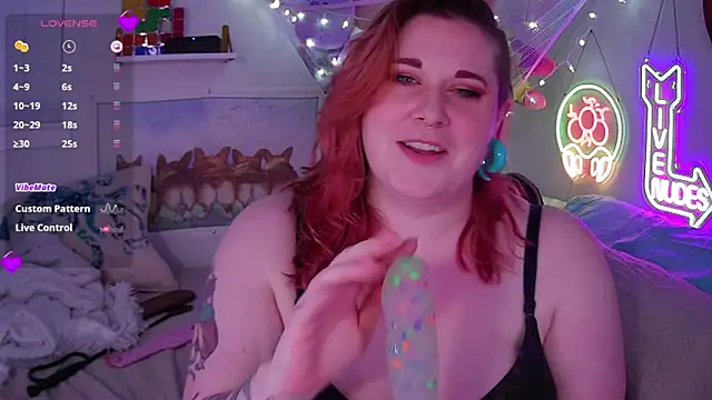 Snapshot of opalreigning chatting on 02-14-25, 09:34 opalreigning online show from 02-14-25, 09:34