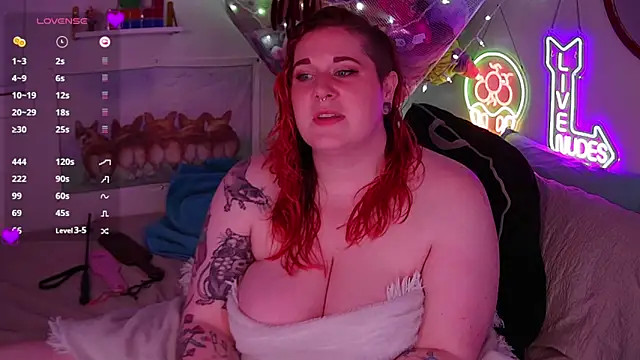 Snapshot of opalreigning chatting on 10-04-25, 10:46 opalreigning online show from 10-04-25, 10:46