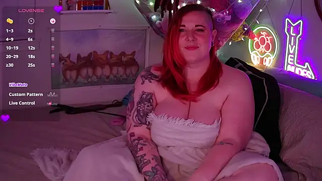 Snapshot of opalreigning chatting on 10-11-25, 10:14 opalreigning online show from 10-11-25, 10:14