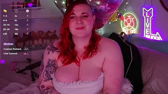 Snapshot of opalreigning chatting on 10-31-25, 08:15 opalreigning online show from 10-31-25, 08:15