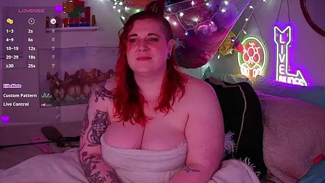 Snapshot of opalreigning chatting on 11-10-25, 11:20 opalreigning online show from 11-10-25, 11:20