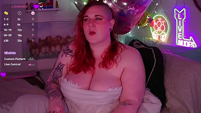 Snapshot of opalreigning chatting on 12-02-25, 10:31 opalreigning online show from 12-02-25, 10:31