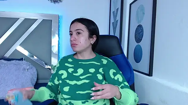 Snapshot of ZaraDames_ chatting on 12-30-24, 12:54 ZaraDames online show from 12-30-24, 12:54