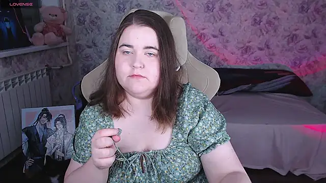 Estelle Hicks online show from 06-03-26, 06:57