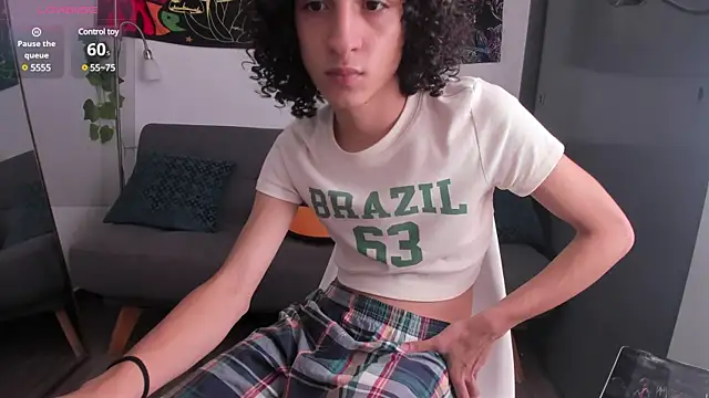 Snapshot of Danni_boy chatting on 12-19-24, 05:08 Danni boy online show from 12-19-24, 05:08