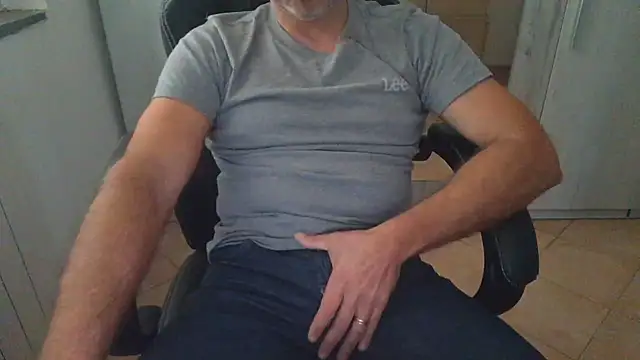 Snapshot of cocco1980xxxx chatting on 02-07-26, 08:51 cocco1980xxxx online show from 02-07-26, 08:51