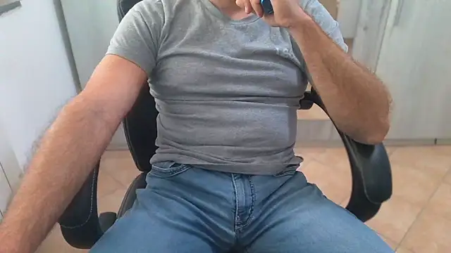 Snapshot of cocco1980xxxx chatting on 02-20-26, 08:05 cocco1980xxxx online show from 02-20-26, 08:05