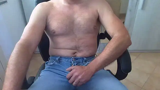 Snapshot of cocco1980xxxx chatting on 05-19-26, 06:42 cocco1980xxxx online show from 05-19-26, 06:42