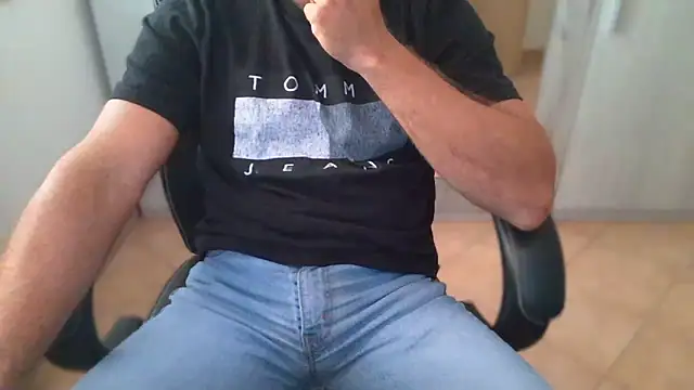 Snapshot of cocco1980xxxx chatting on 06-08-26, 07:42 cocco1980xxxx online show from 06-08-26, 07:42