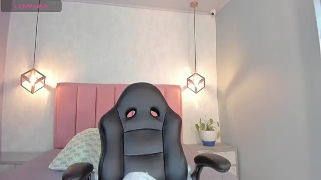 SUNNYCYRUS online show from 10-17-25, 12:30