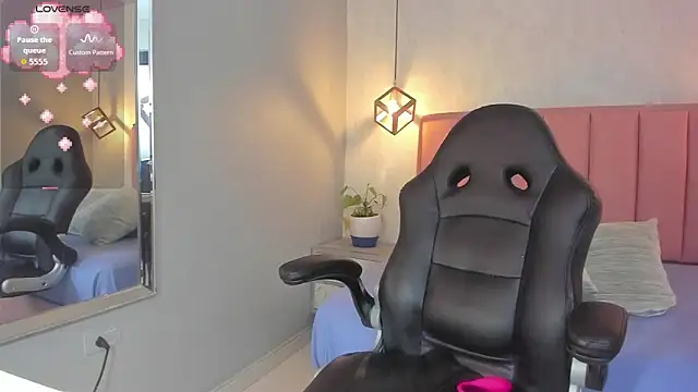 SUNNYCYRUS online show from 10-18-25, 12:28