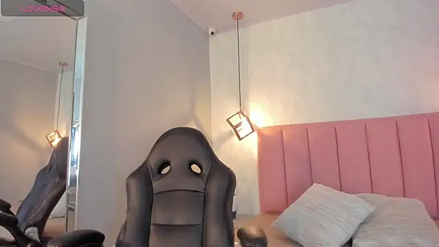 SUNNYCYRUS online show from 10-24-25, 12:34