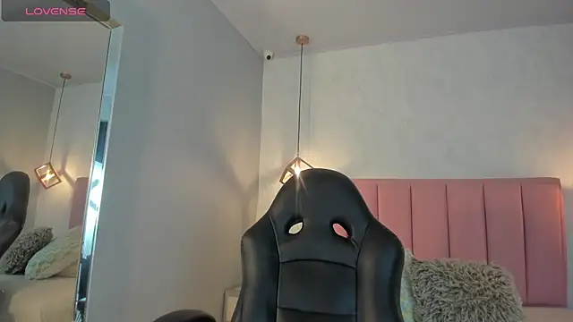 SUNNYCYRUS online show from 11-13-25, 12:26