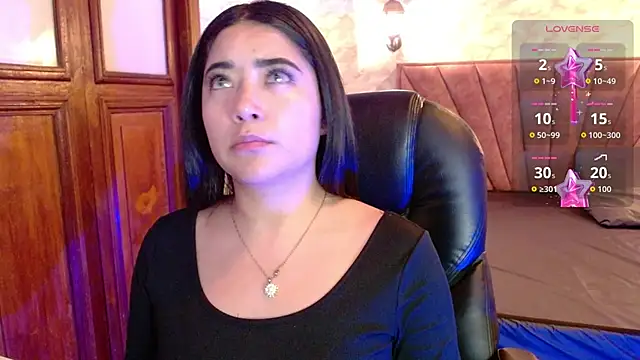 Snapshot of Susy_thomson chatting on 10-28-25, 01:42 Susy thomson online show from 10-28-25, 01:42