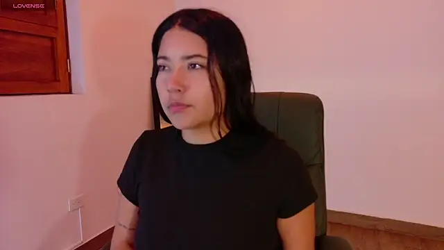 Snapshot of Susy_thomson chatting on 12-14-25, 01:55 Susy thomson online show from 12-14-25, 01:55