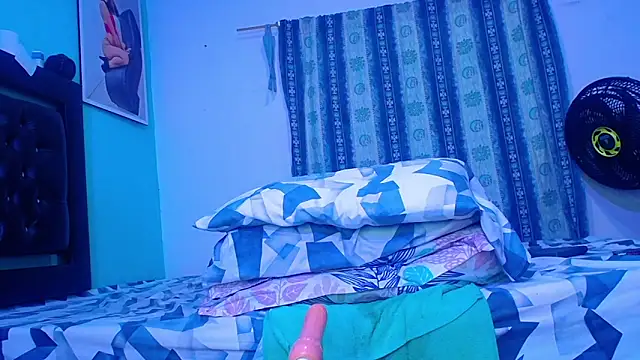 Snapshot of cristinapuerta- chatting on 12-28-24, 08:25 cristinapuerta- online show from 12-28-24, 08:25