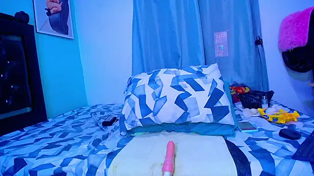 Snapshot of cristinapuerta- chatting on 01-28-25, 07:53 cristinapuerta- online show from 01-28-25, 07:53