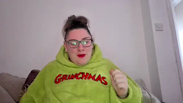 Bustycurves online show from 11-22-25, 12:26