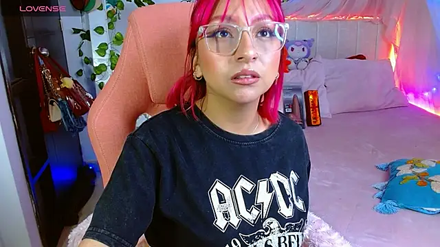 Snapshot of Littlerouse_ chatting on 02-20-26, 06:37 Littlerouse online show from 02-20-26, 06:37