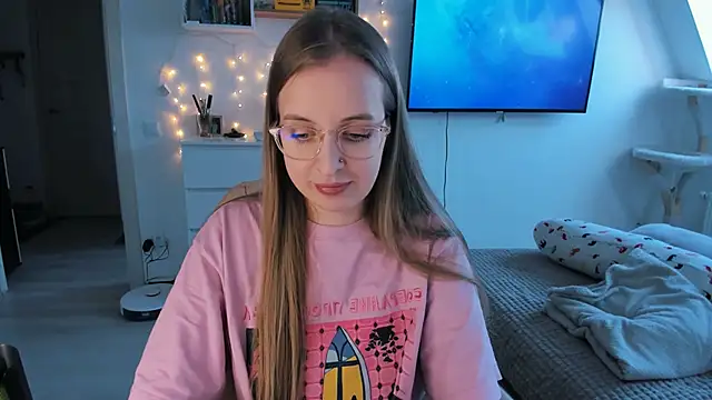 Snapshot of violet_blue_eyes chatting on 02-05-26, 11:04 violet blue eyes online show from 02-05-26, 11:04