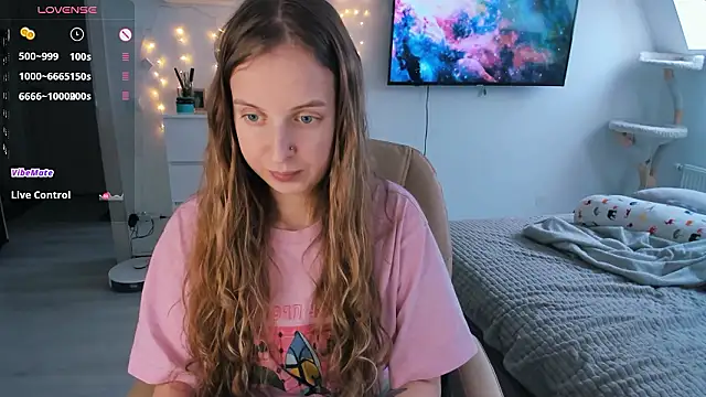 Snapshot of violet_blue_eyes chatting on 02-10-26, 11:36 violet blue eyes online show from 02-10-26, 11:36