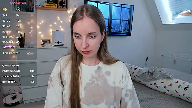 Snapshot of violet_blue_eyes chatting on 03-06-26, 12:45 violet blue eyes online show from 03-06-26, 12:45